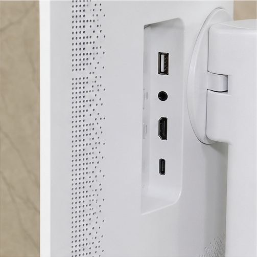 机身接口细节：USB、HDMI、Type-C